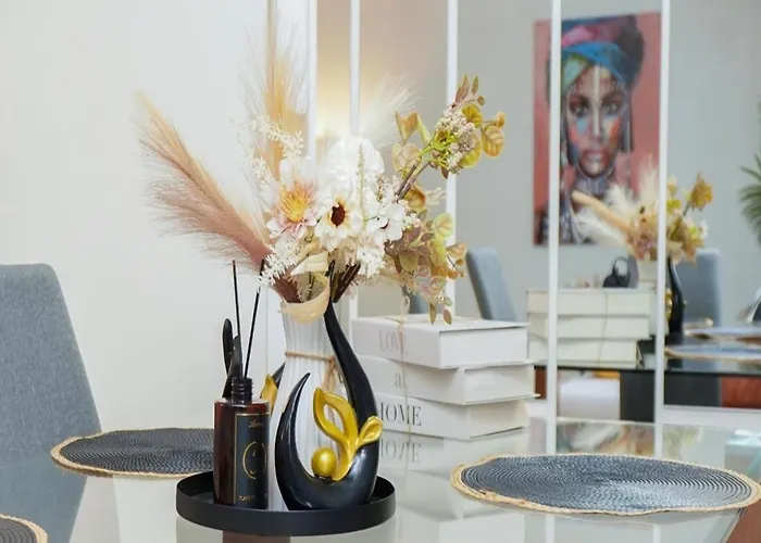 The Crown 아파트 *